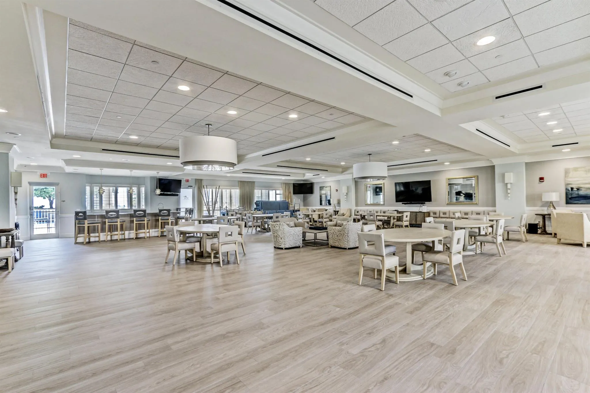 2640 Lake Shore Drive, #115