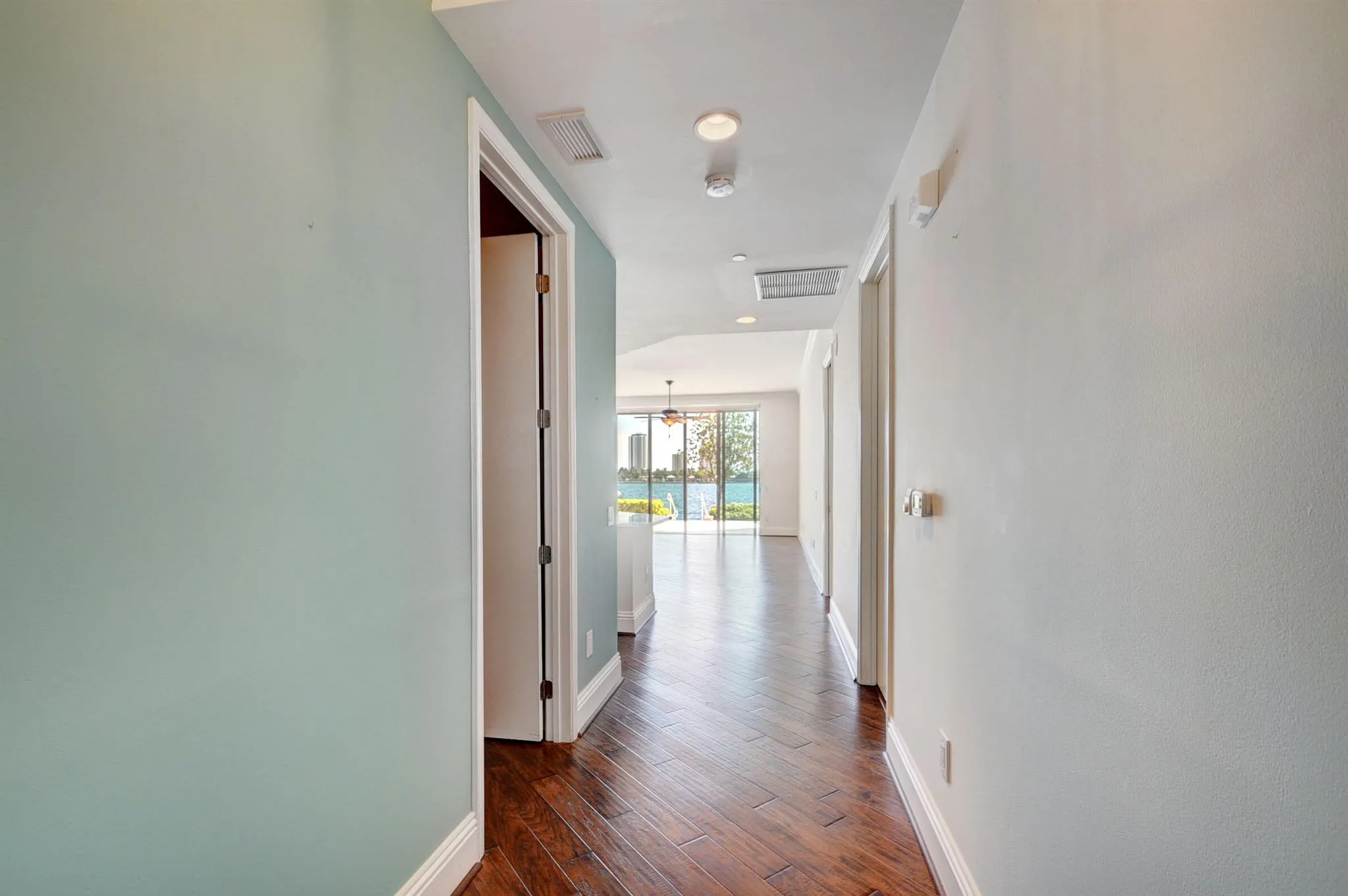 2640 Lake Shore Drive, #115