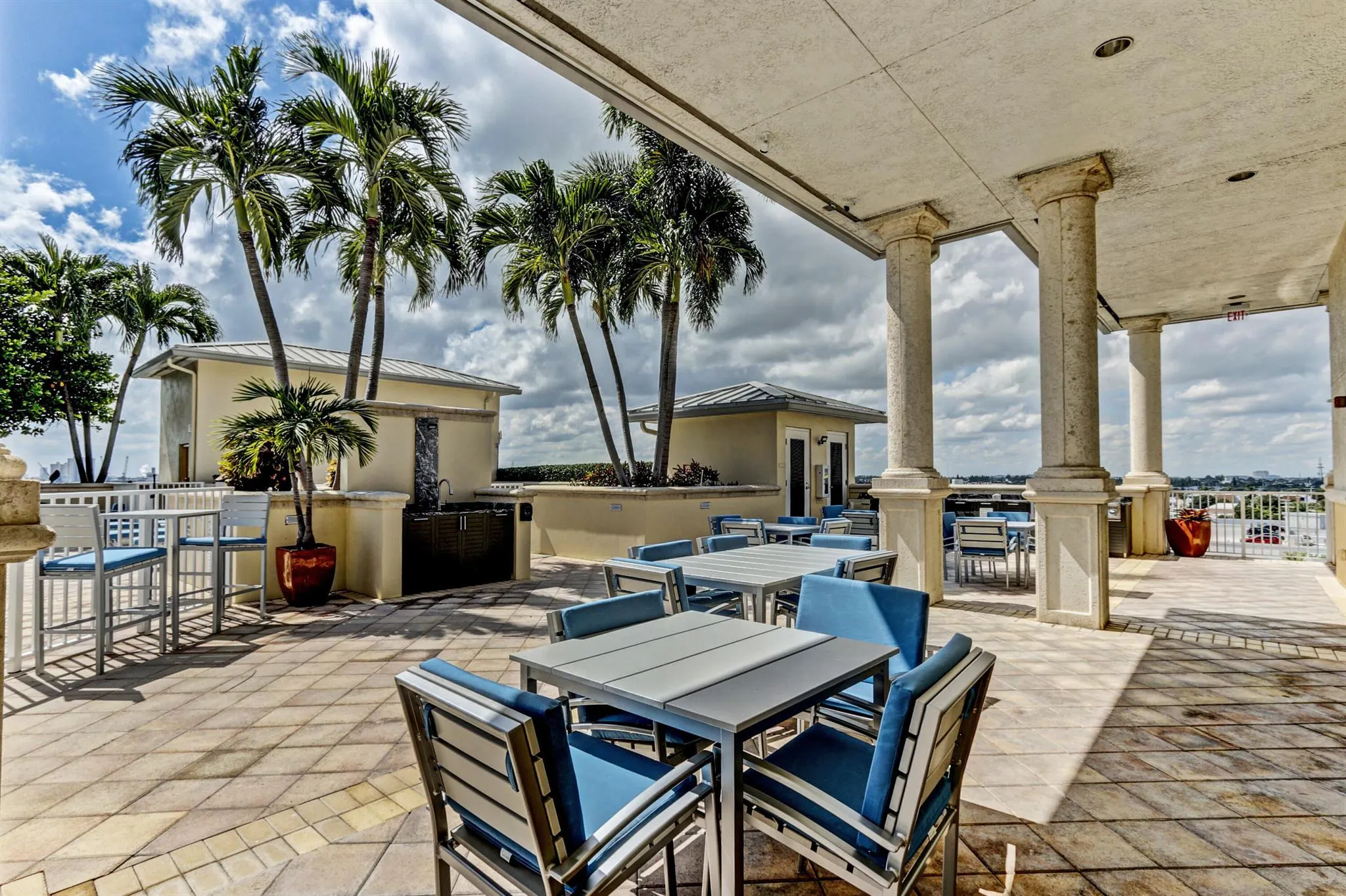 2640 Lake Shore Drive, #115