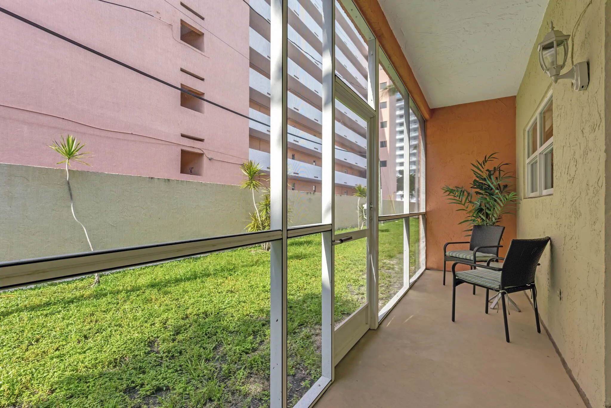 1450 N Riverside Drive, #103