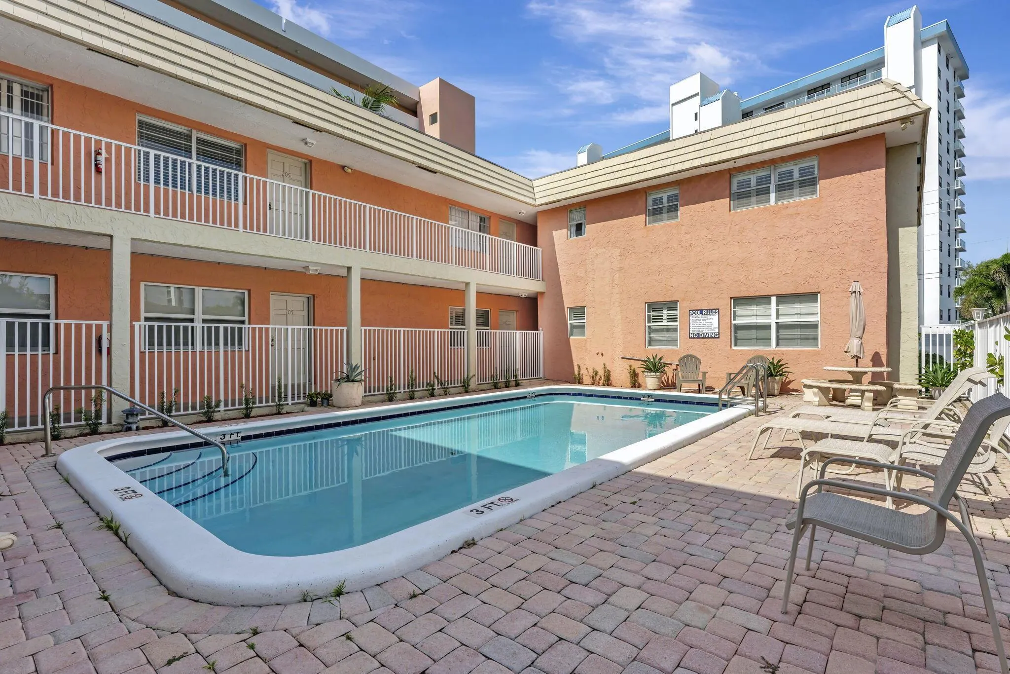1450 N Riverside Drive, #103