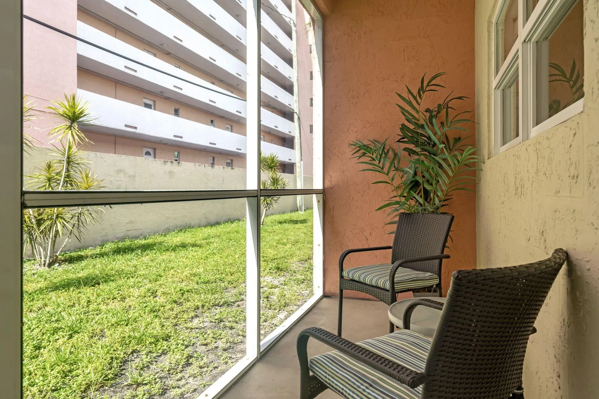 1450 N Riverside Drive, #103