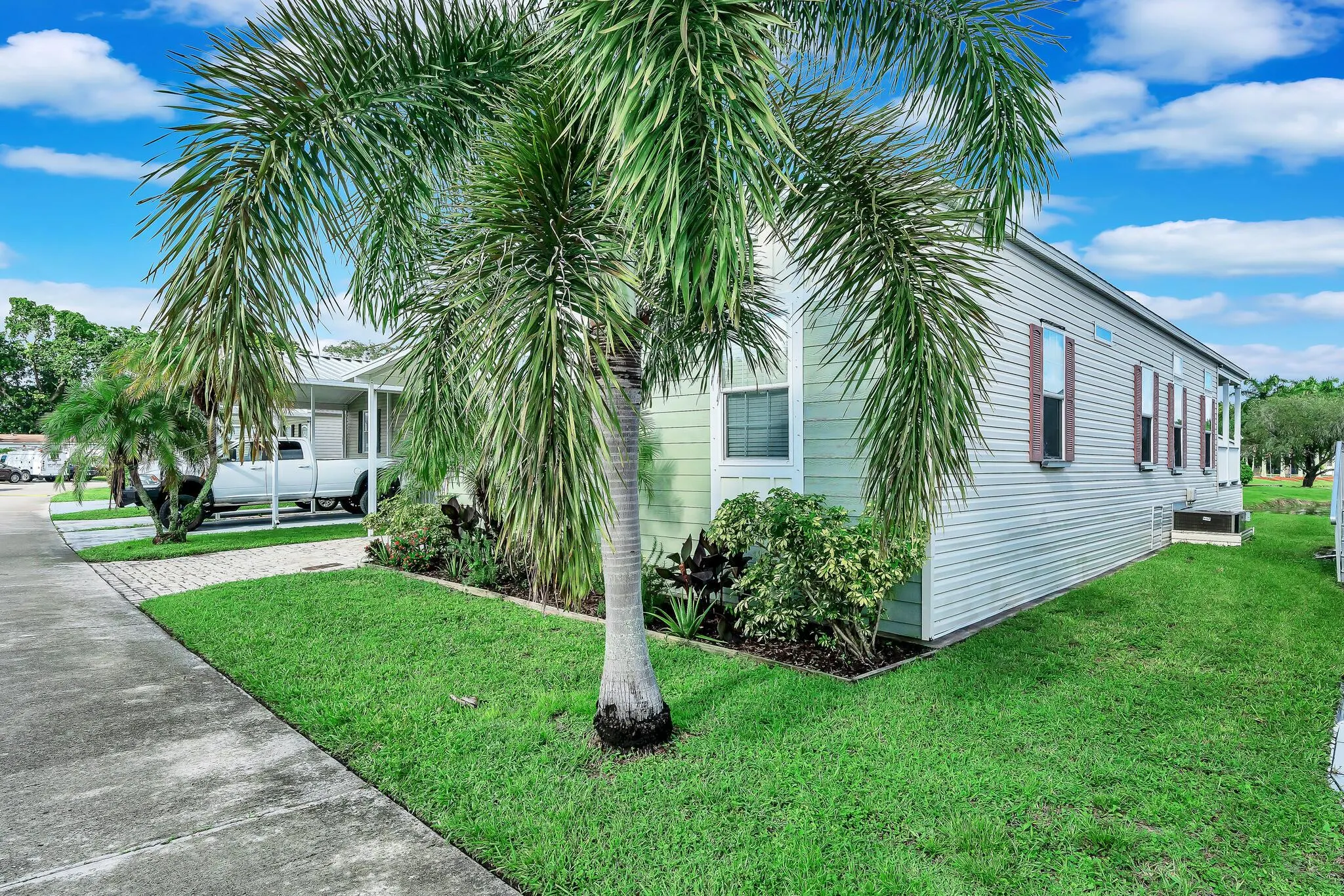 124 Plantation Boulevard