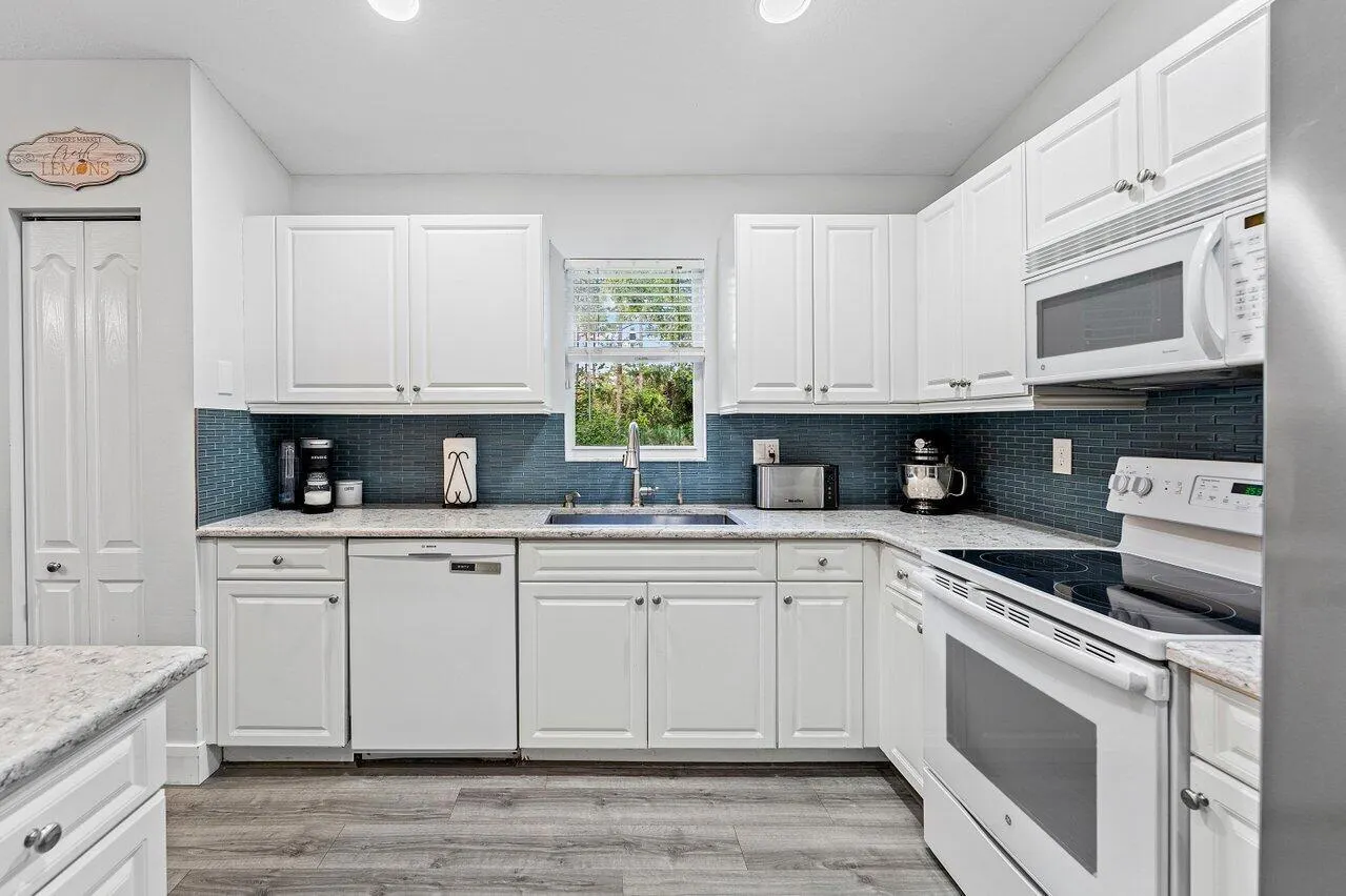 8828 SW Horizon Court