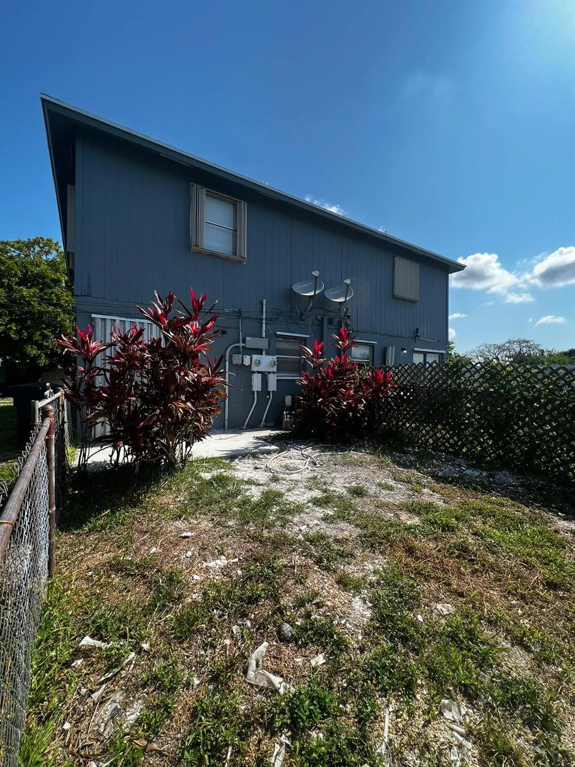 2067 Laura Lane, #B