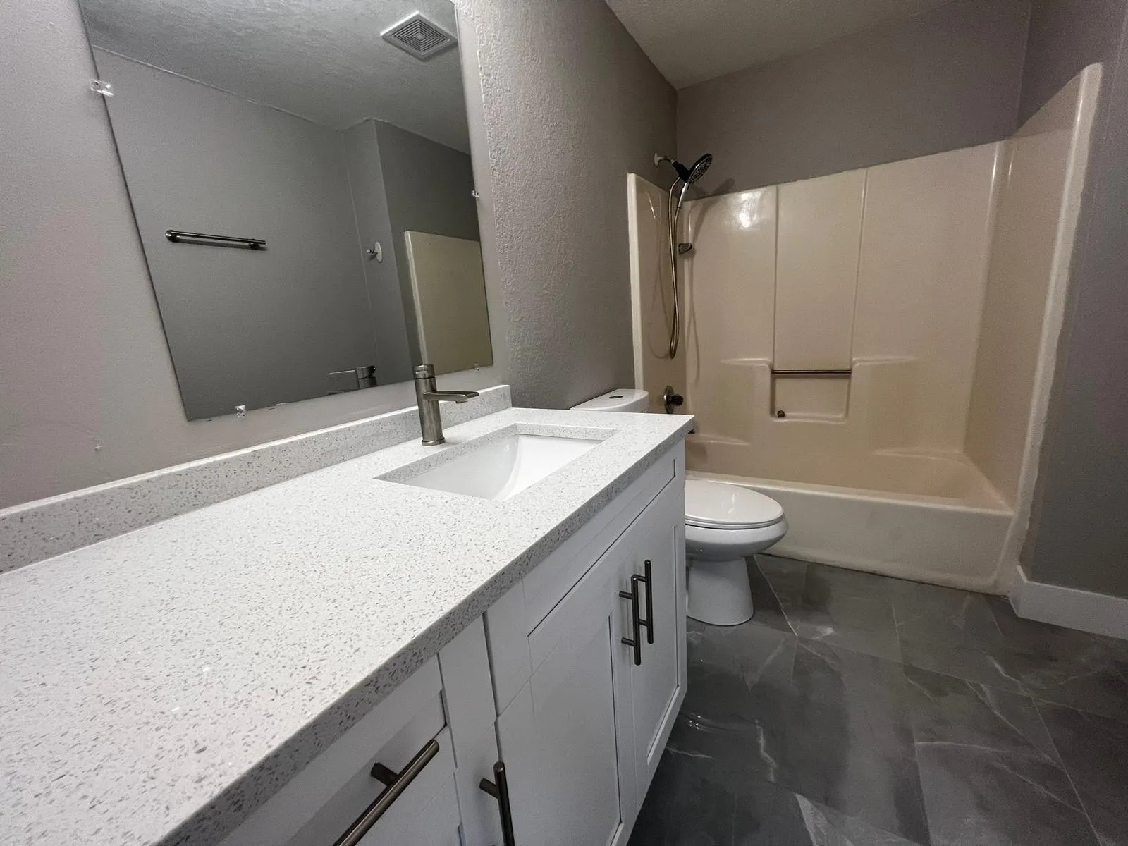 2067 Laura Lane, #B