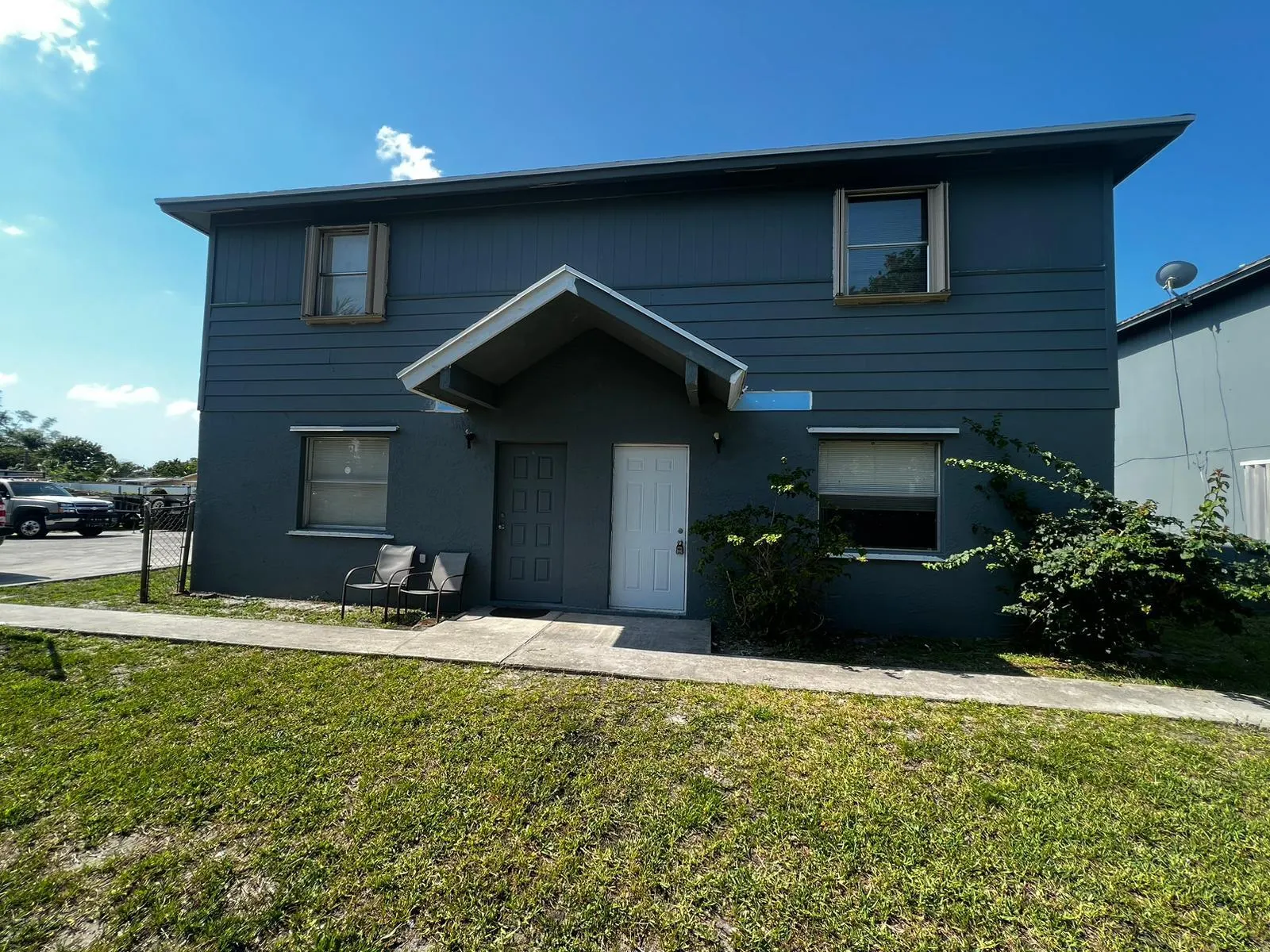 2067 Laura Lane, #B