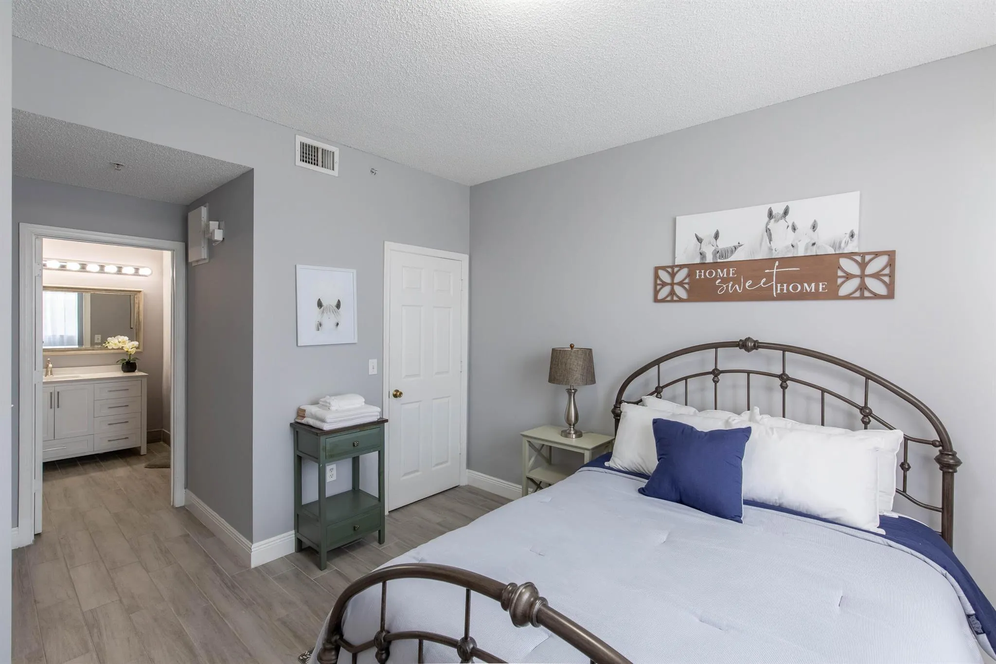 2040 Greenview Shores Boulevard, #211