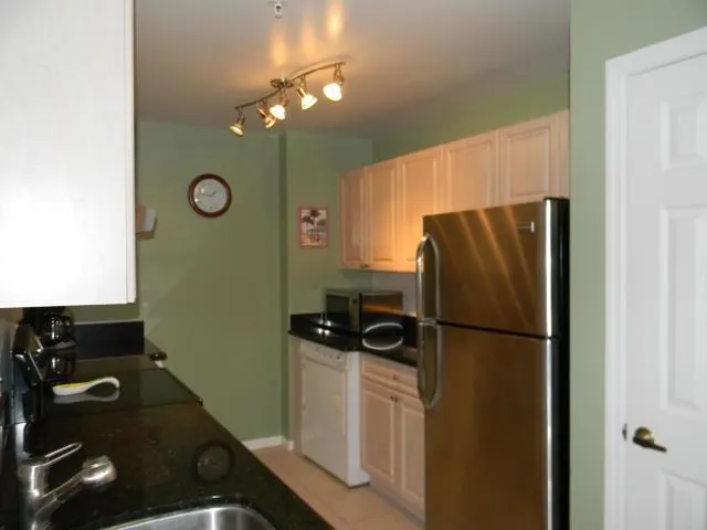 2080 Greenview Shores Boulevard, #402