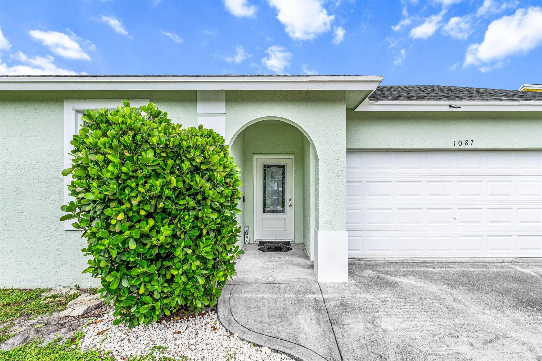 1087 Salmon Isle