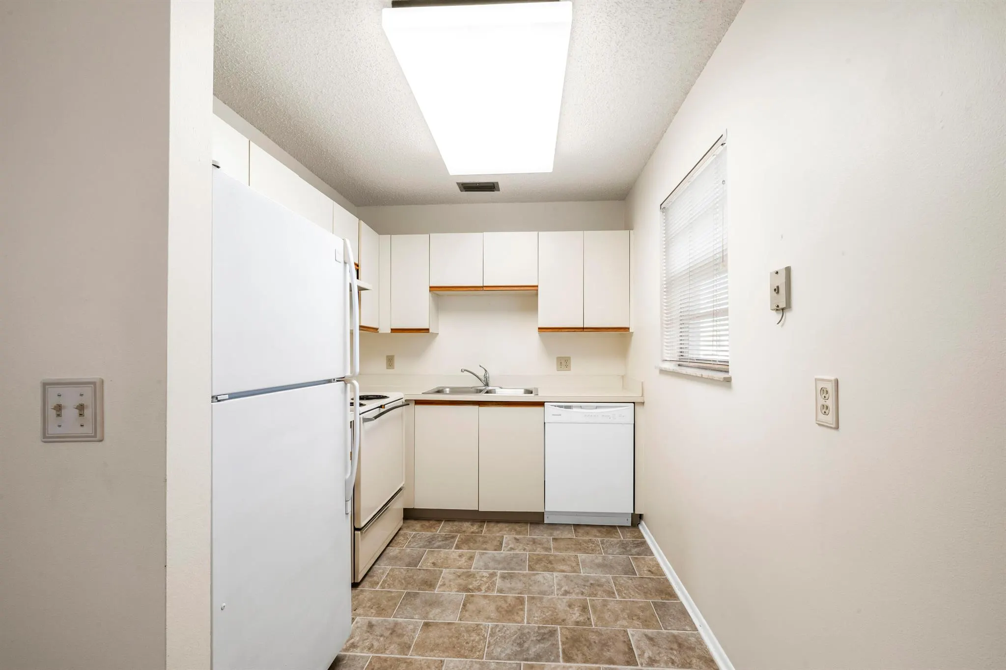13 Lake Vista Trail, #105