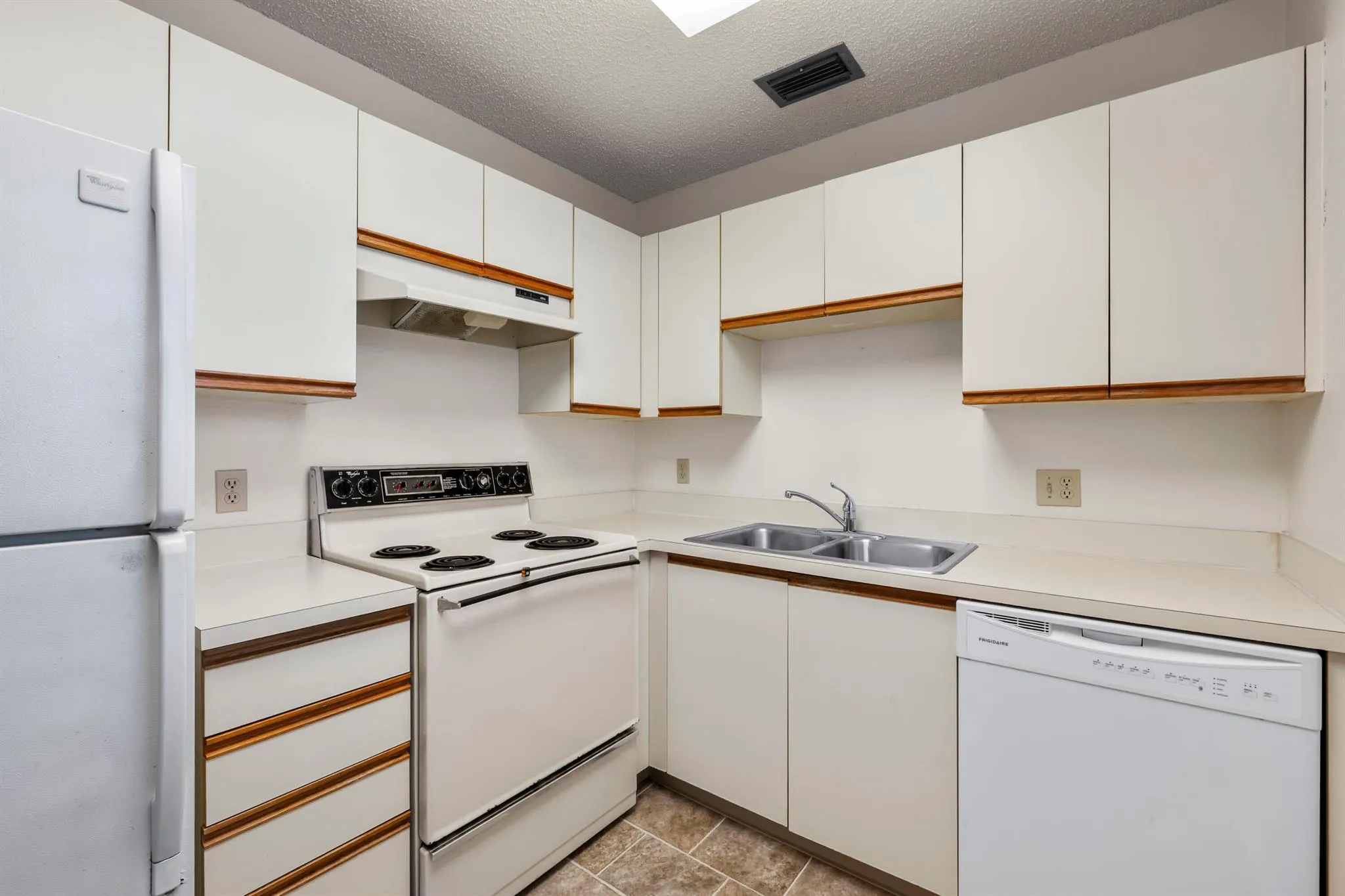 13 Lake Vista Trail, #105