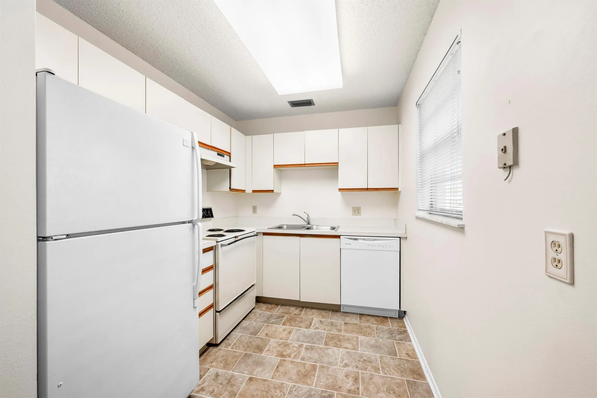 13 Lake Vista Trail, #105