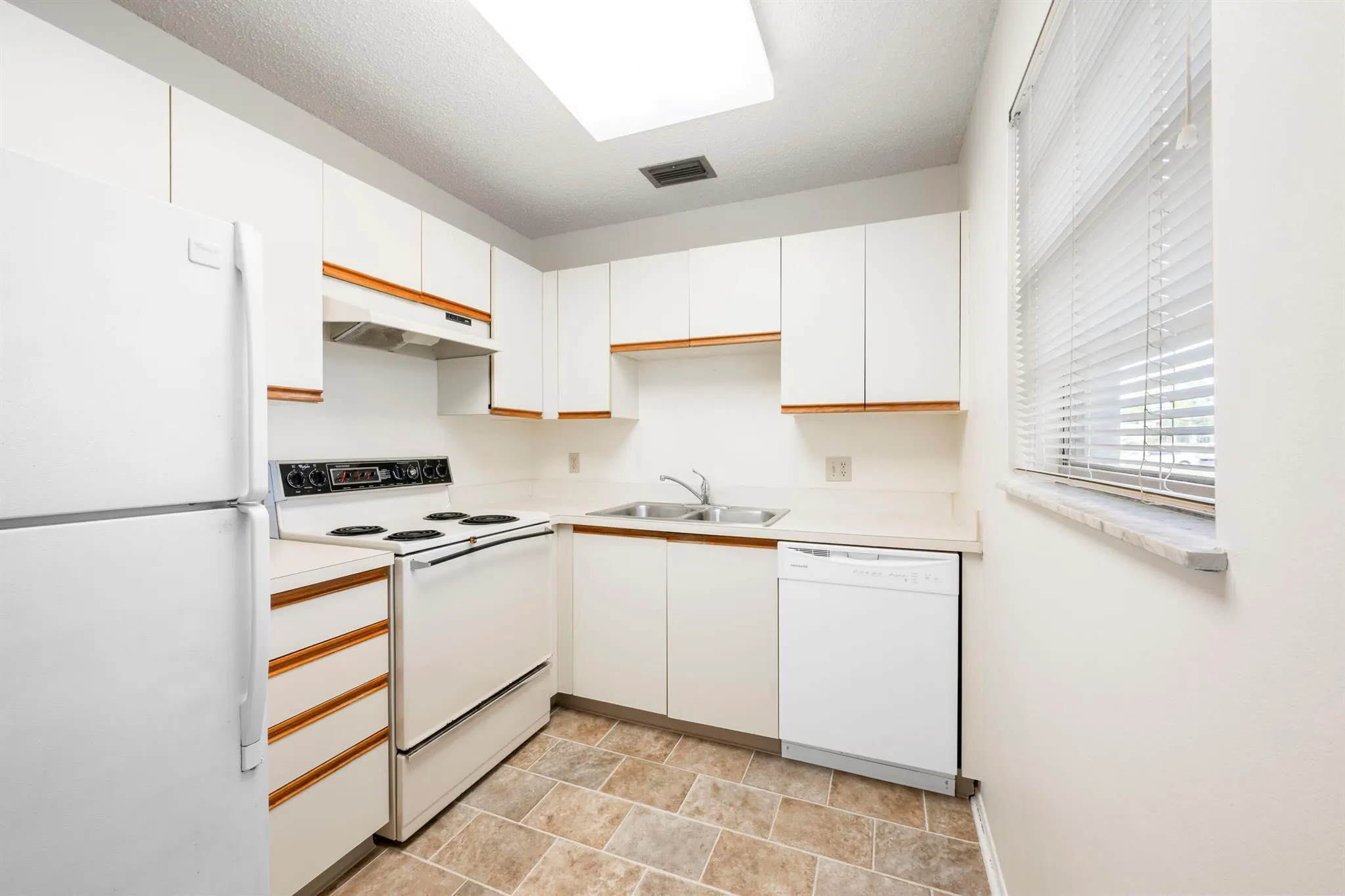 13 Lake Vista Trail, #105