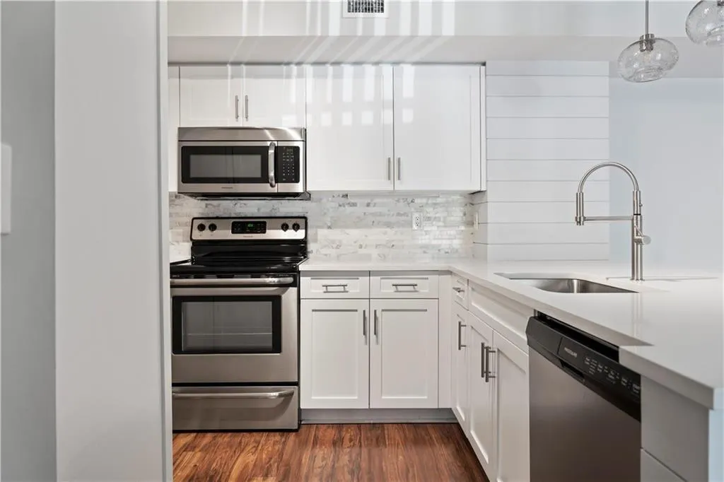 1610 N 42nd Circle, #207