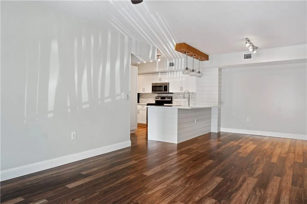 1610 N 42nd Circle, #207