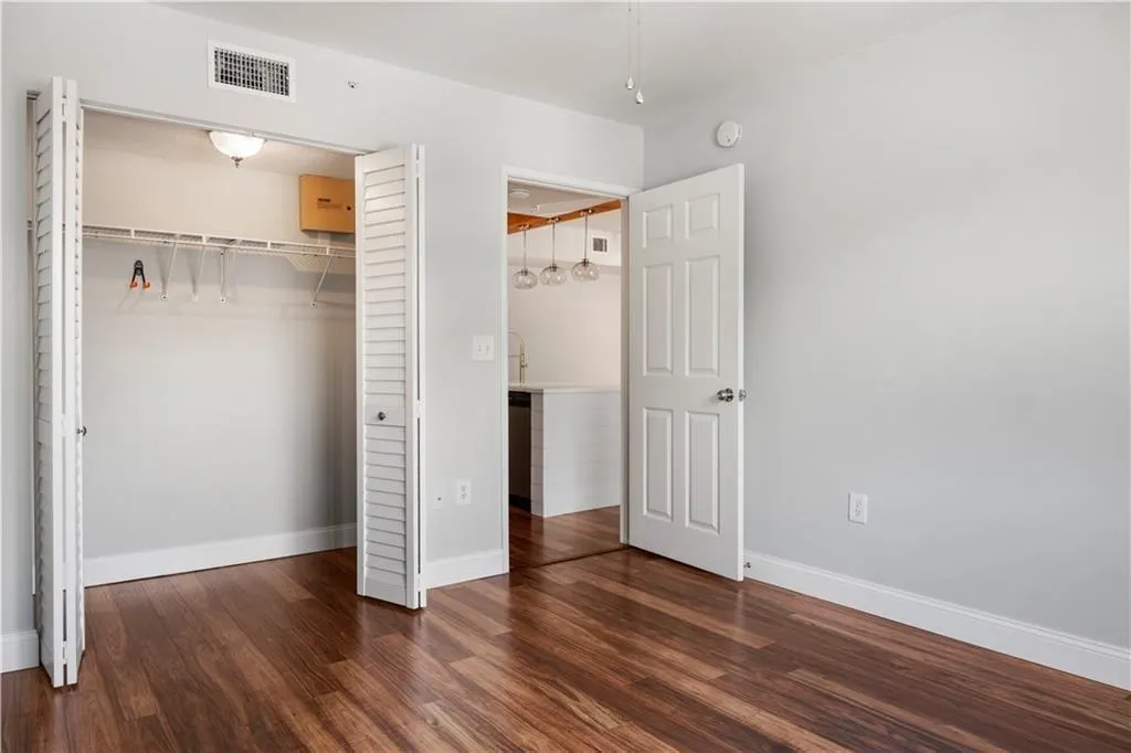 1610 N 42nd Circle, #207
