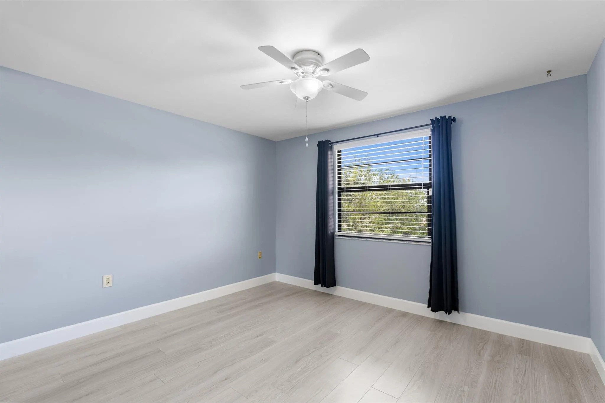 6025 Balboa Circle, #406