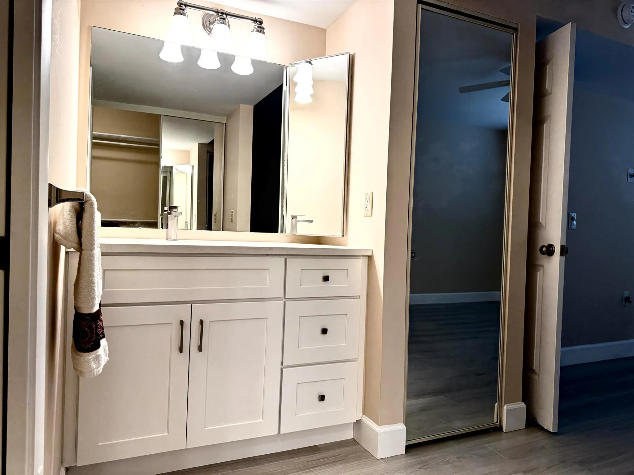 6025 Balboa Circle, #406