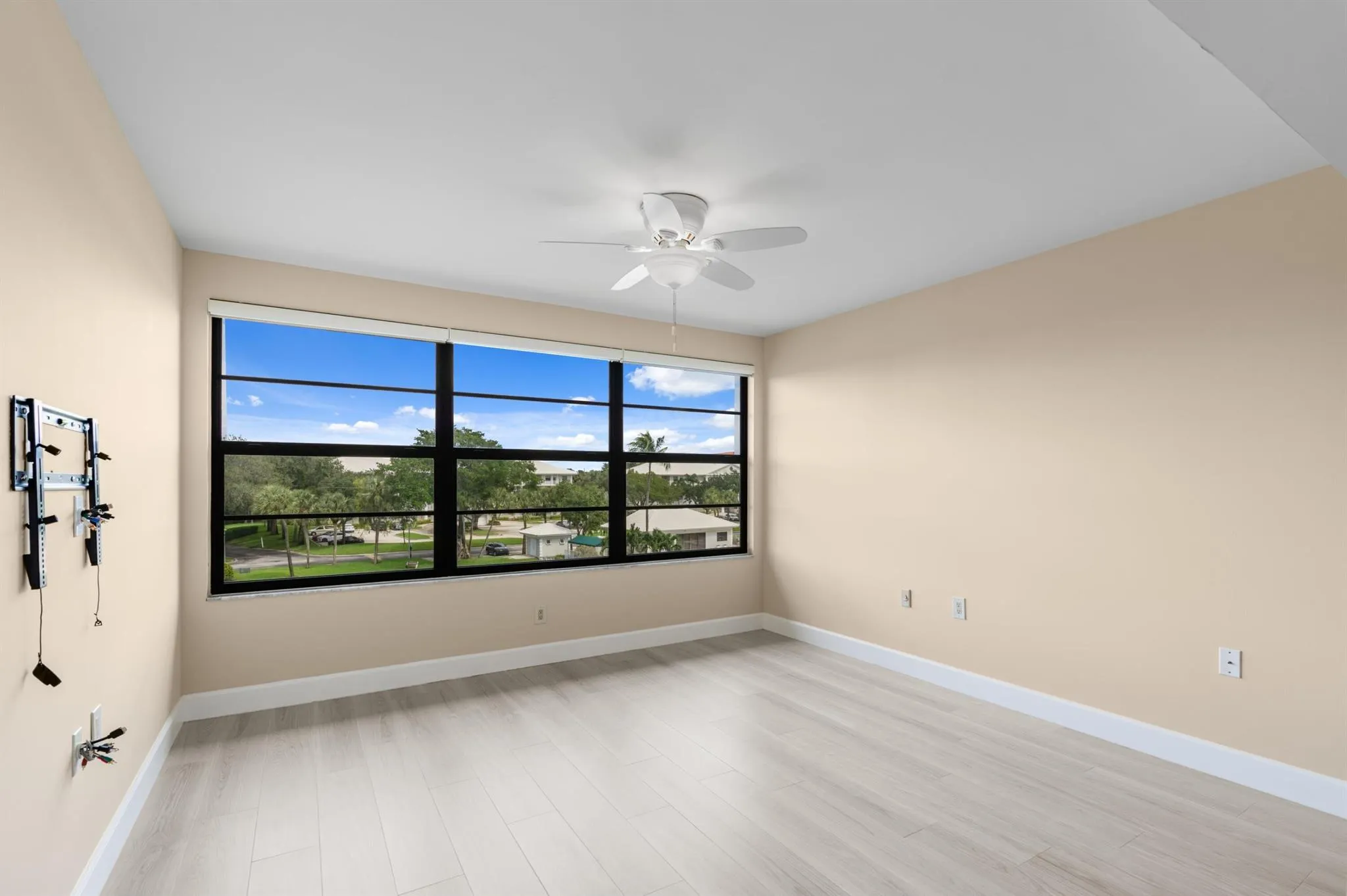 6025 Balboa Circle, #406