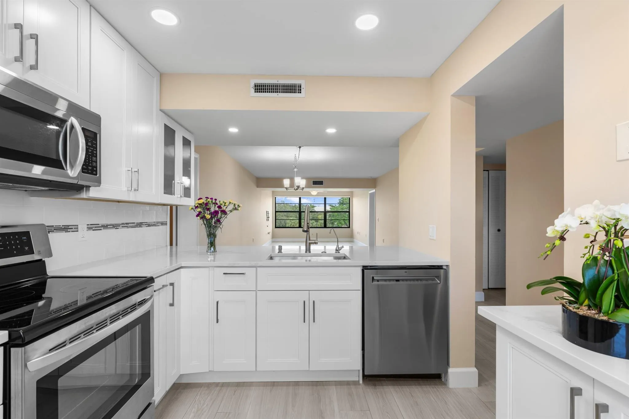 6025 Balboa Circle, #406
