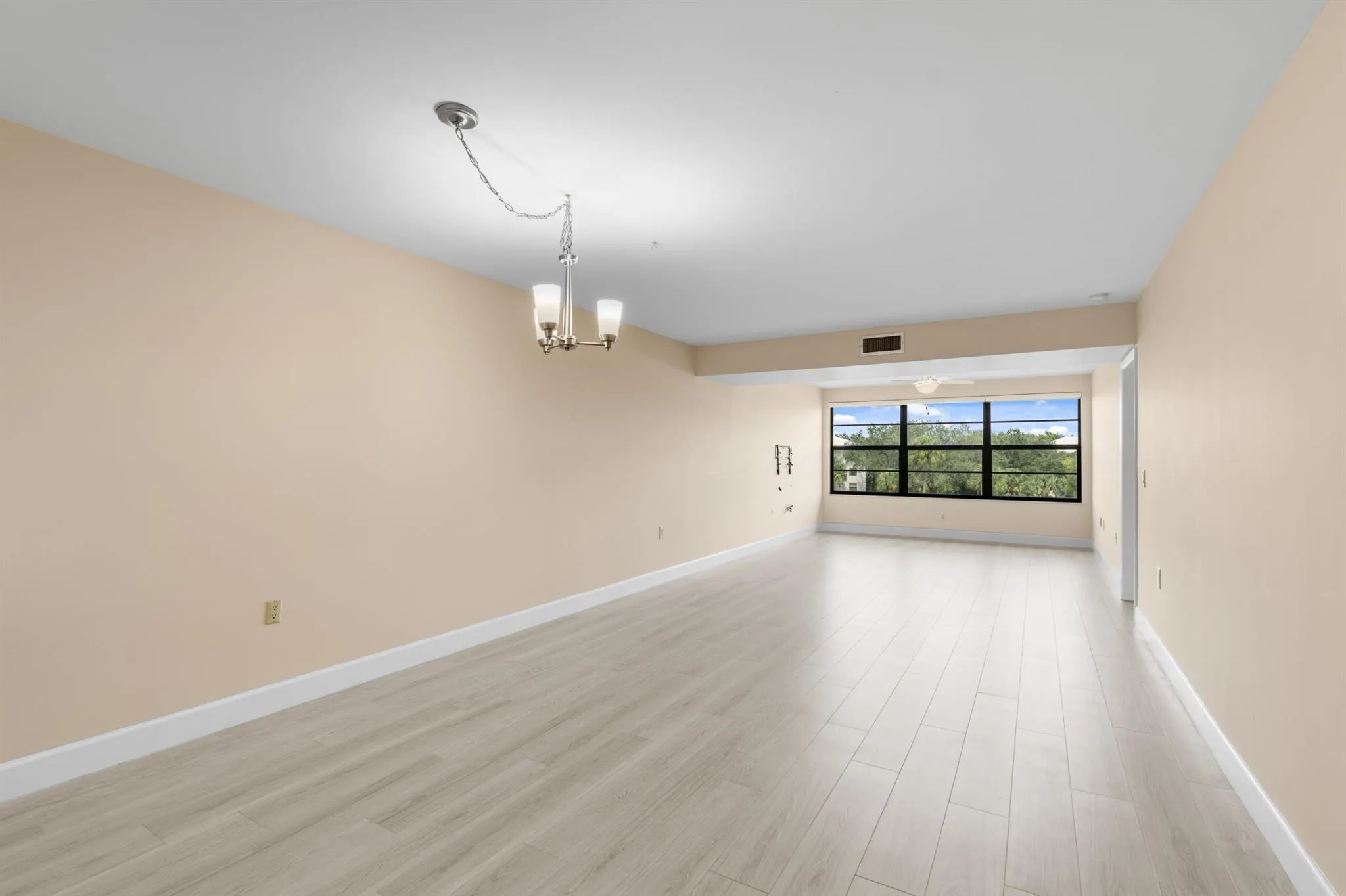 6025 Balboa Circle, #406