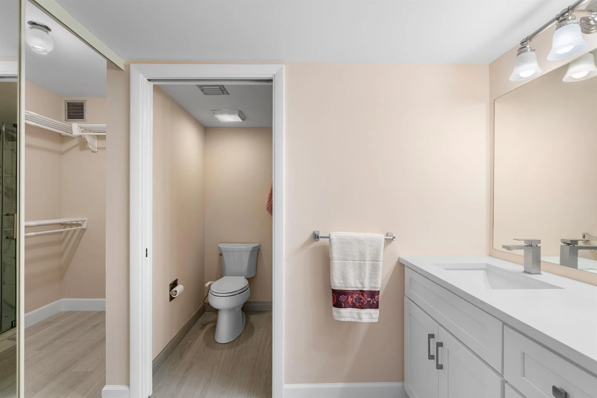 6025 Balboa Circle, #406