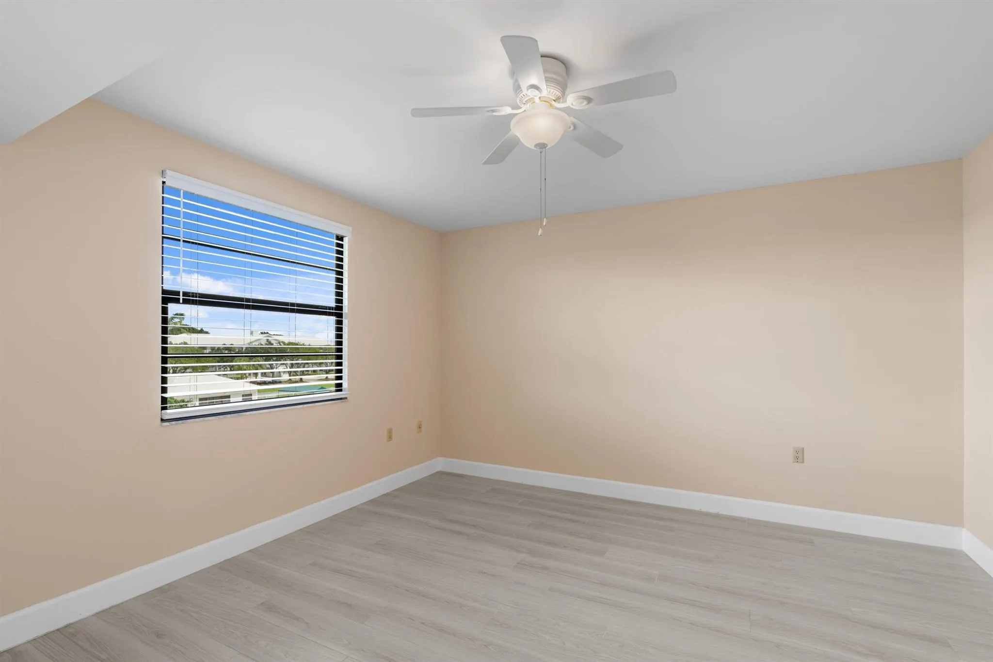 6025 Balboa Circle, #406