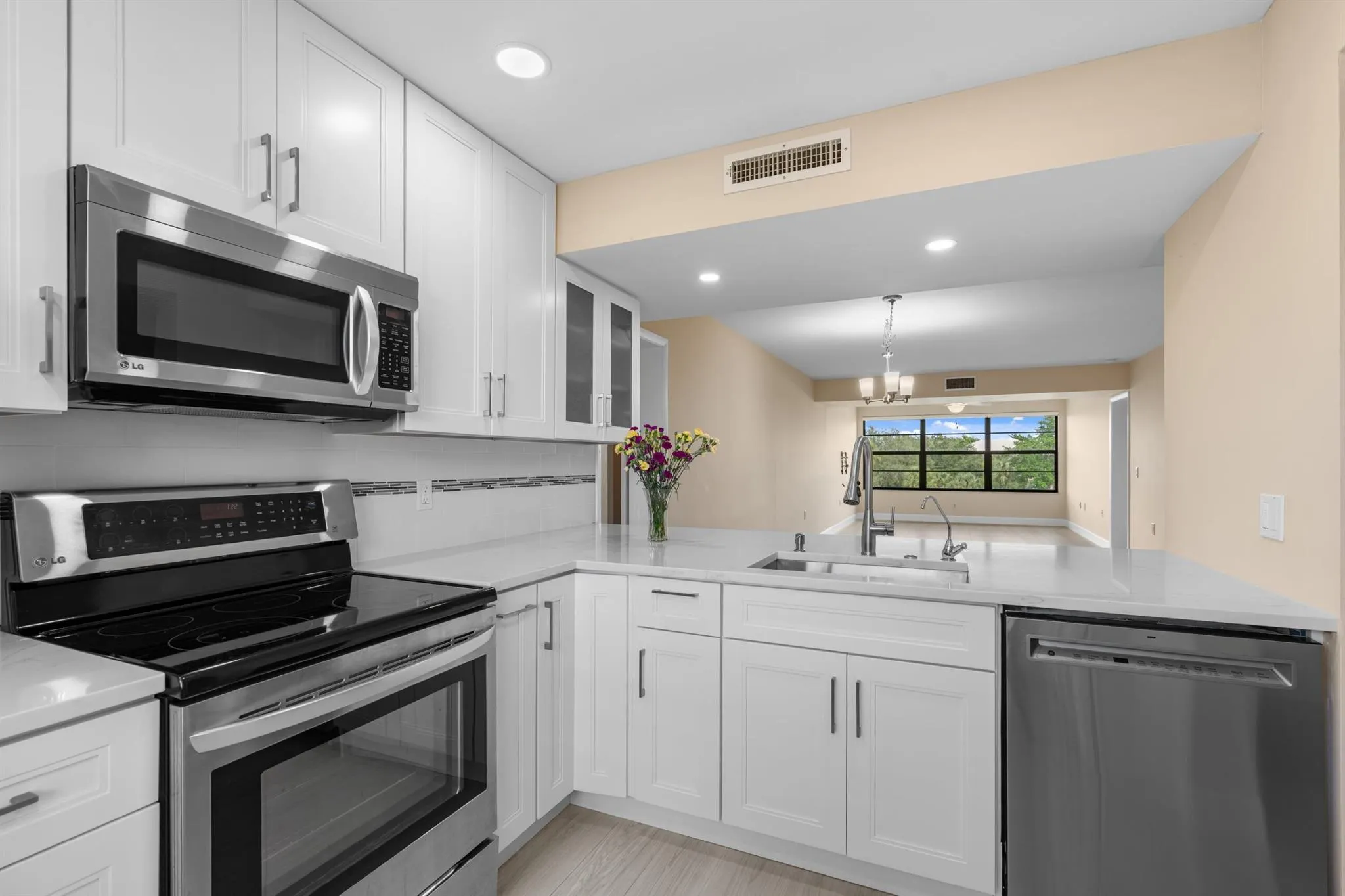 6025 Balboa Circle, #406