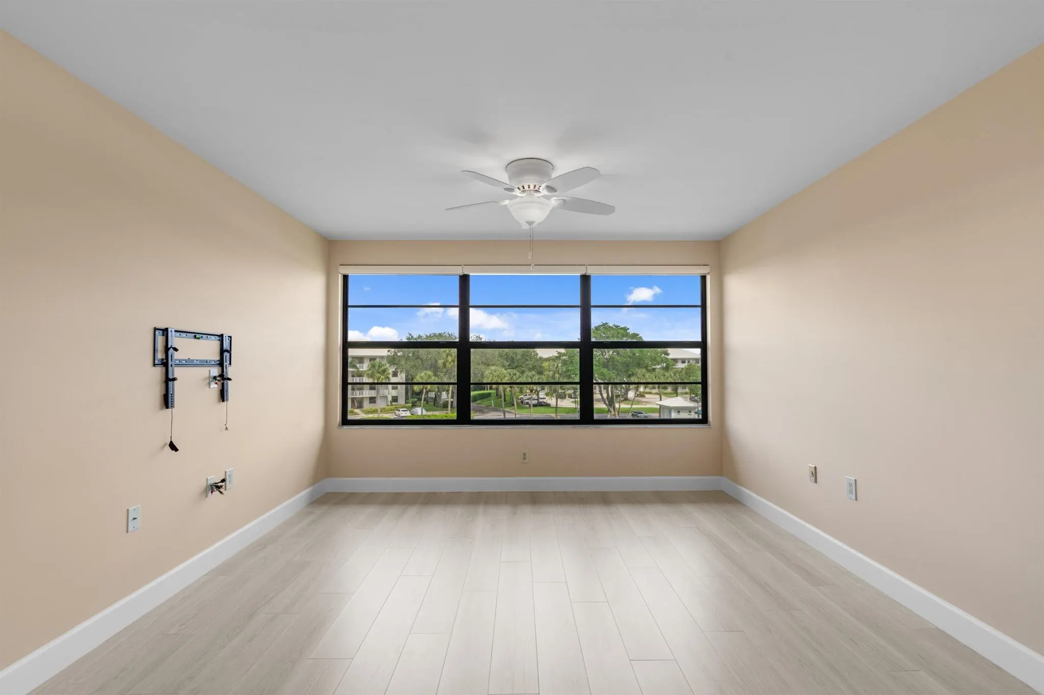 6025 Balboa Circle, #406