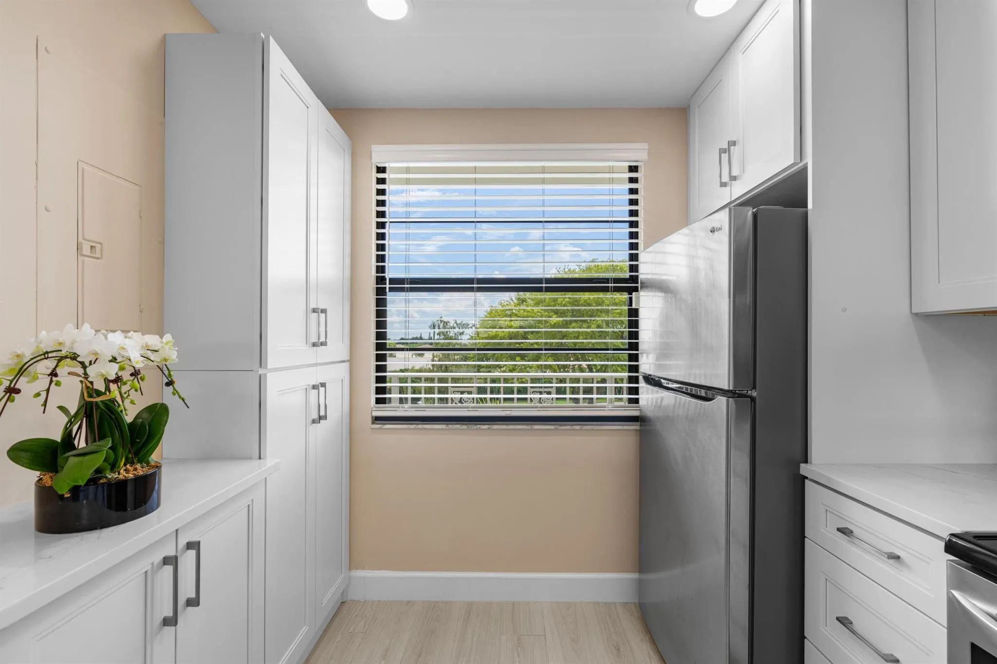 6025 Balboa Circle, #406