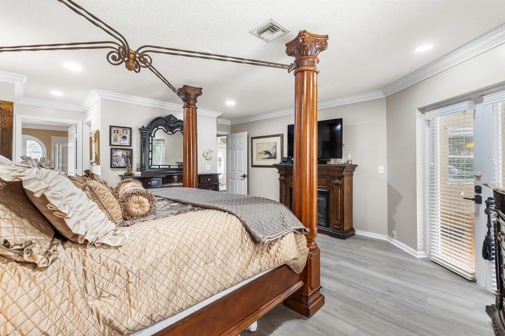 2559 Palm Deer Drive