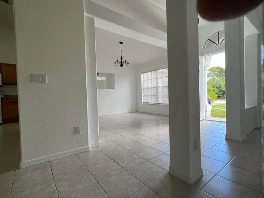 2310 SW Cameo Boulevard