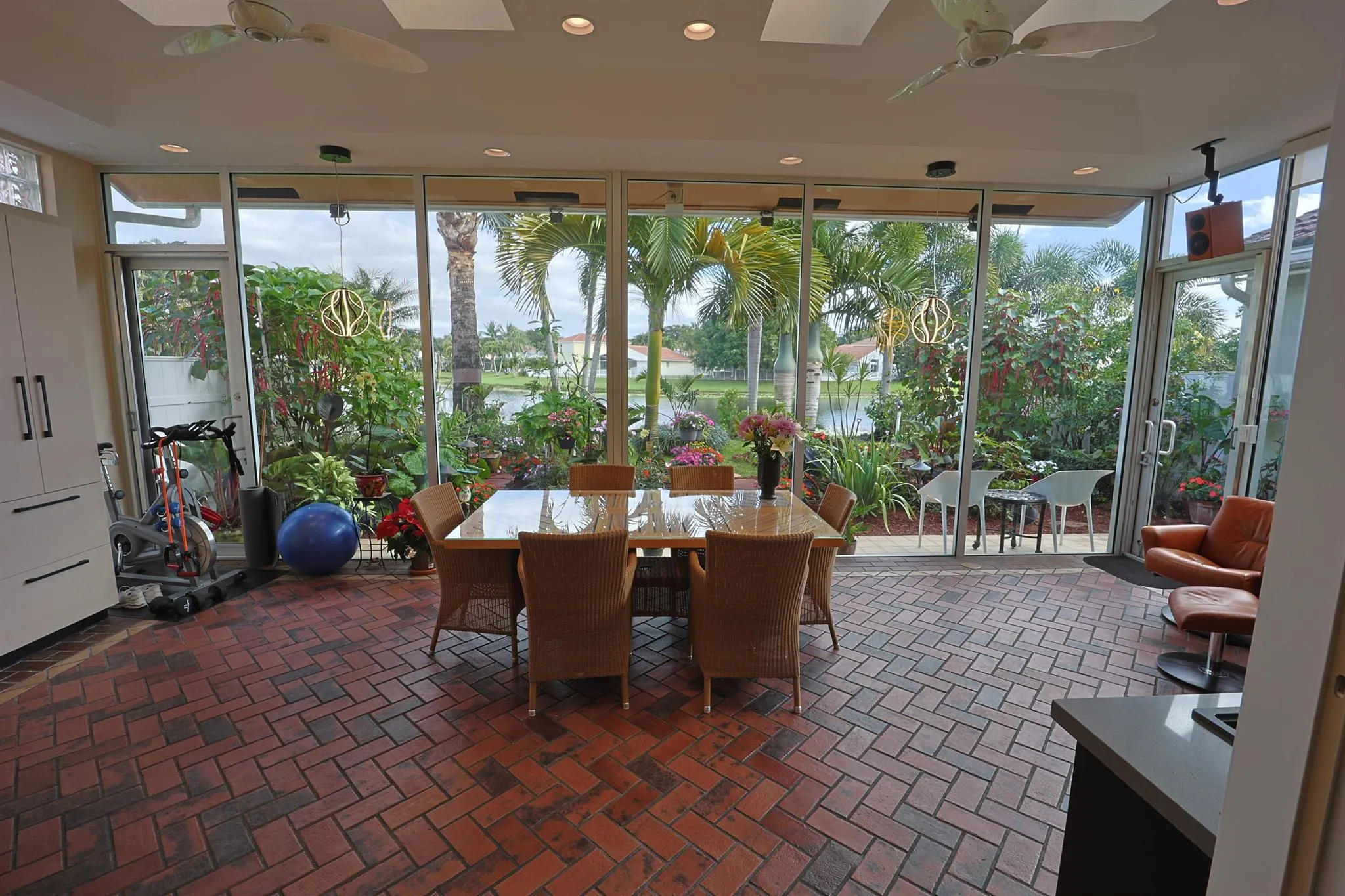5689 Green Island Boulevard