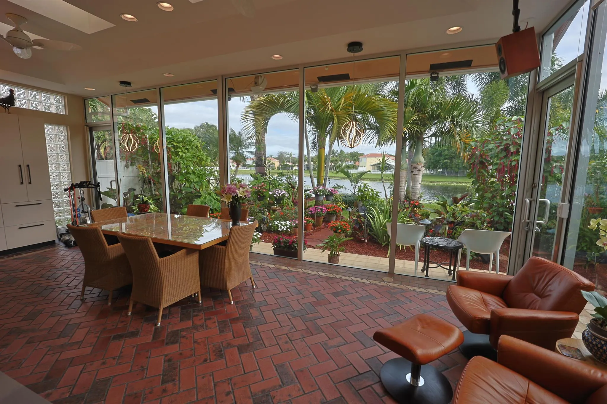 5689 Green Island Boulevard