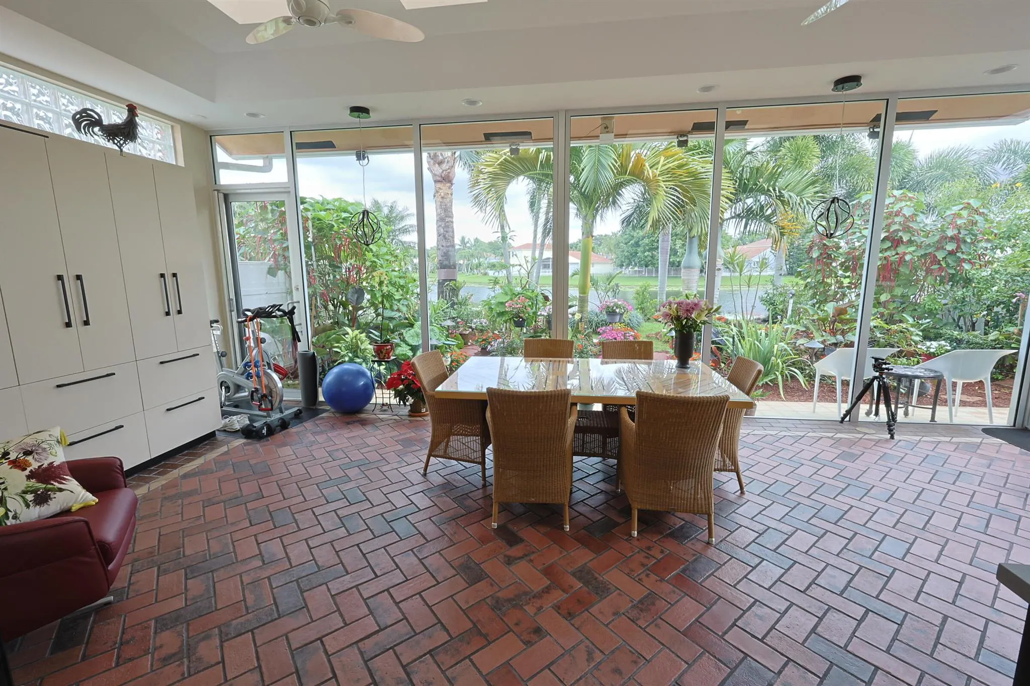 5689 Green Island Boulevard