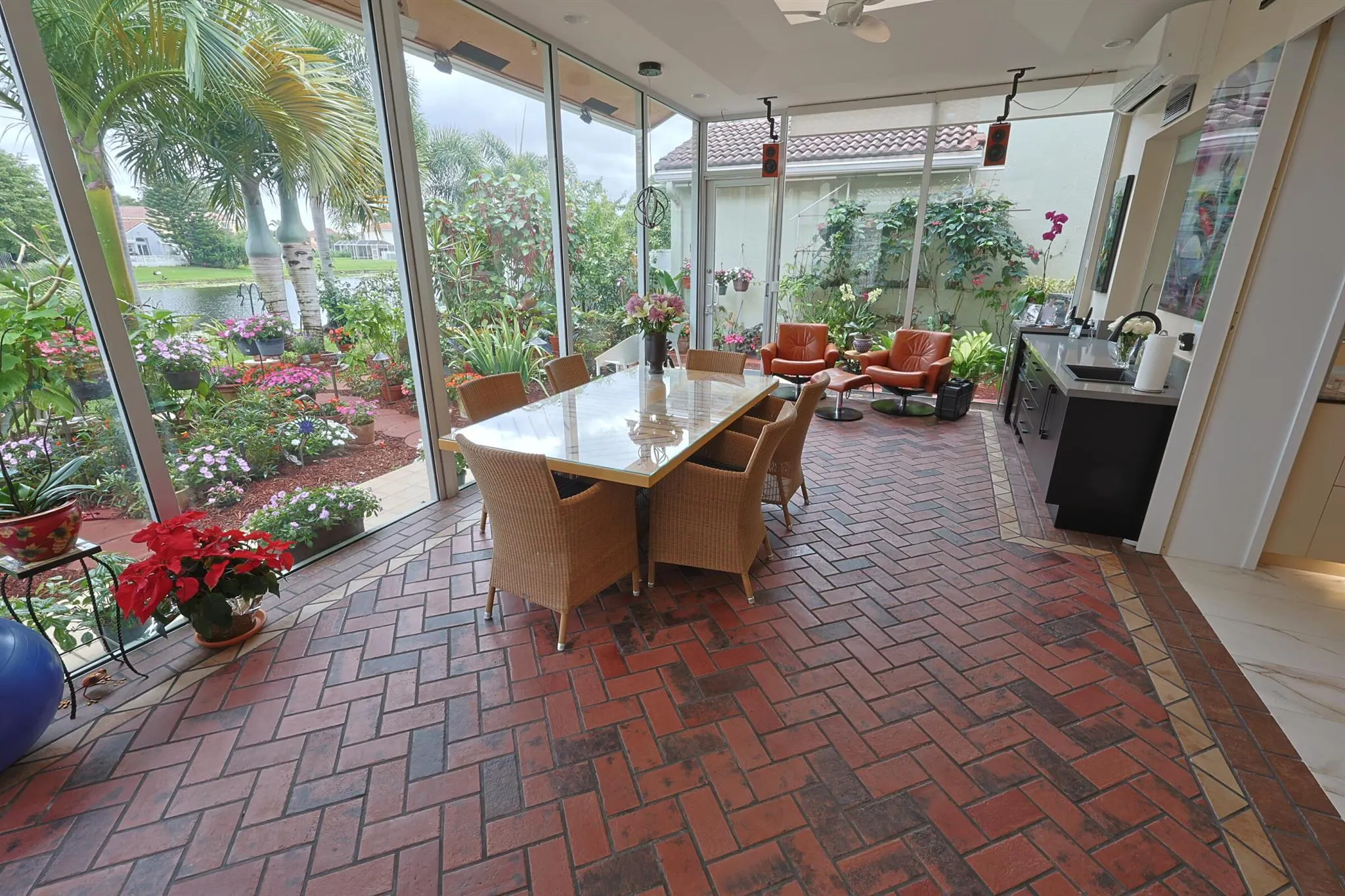 5689 Green Island Boulevard