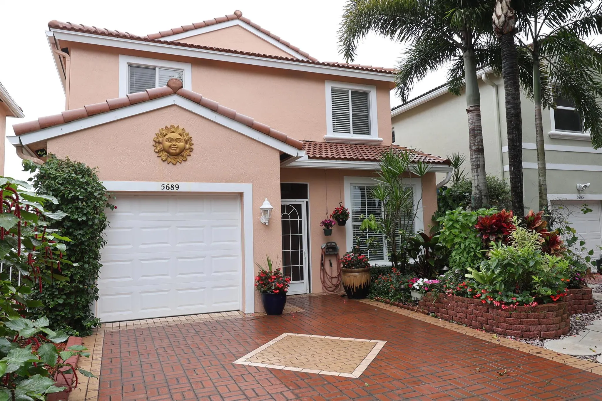5689 Green Island Boulevard