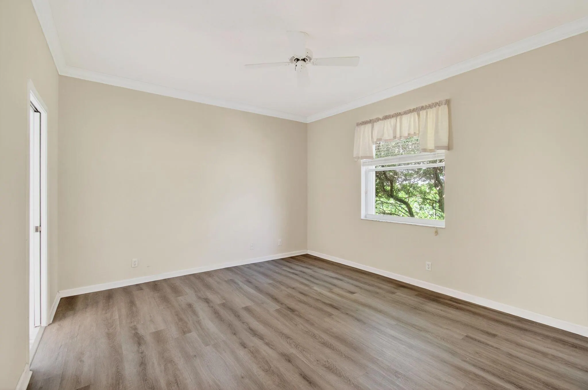 5731 Emerald Cay Terrace