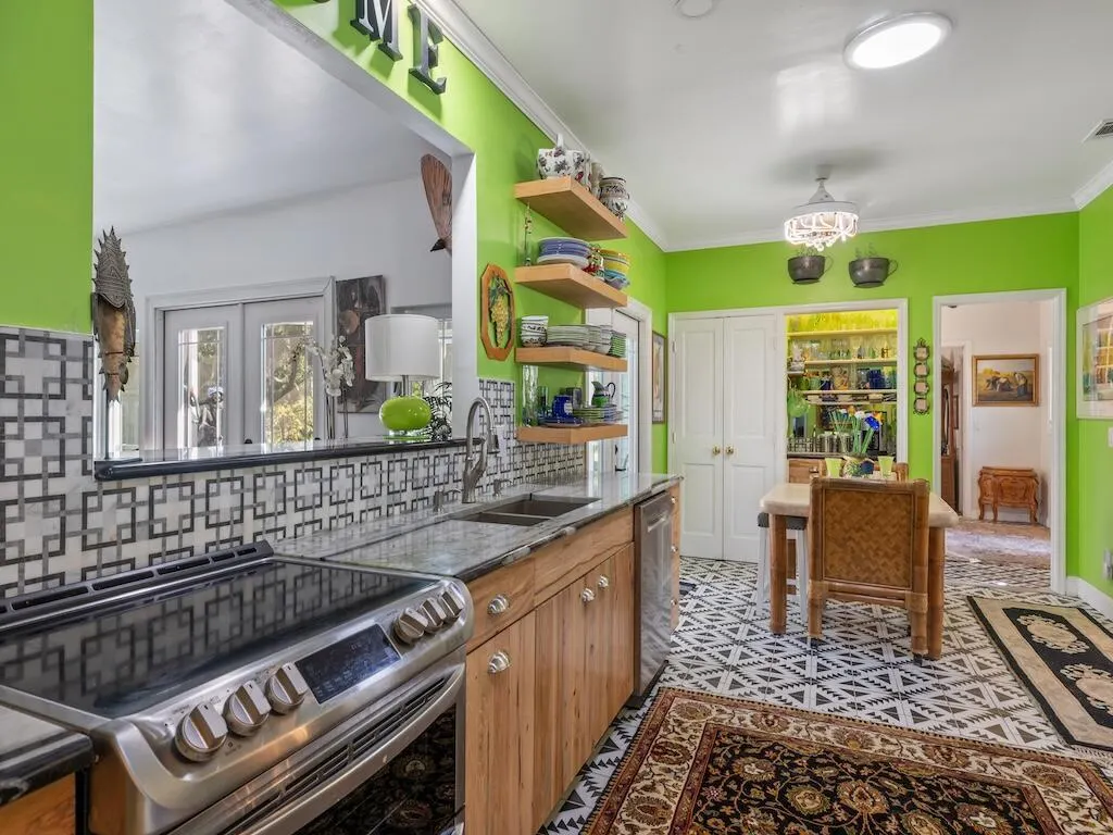 480 38th Court