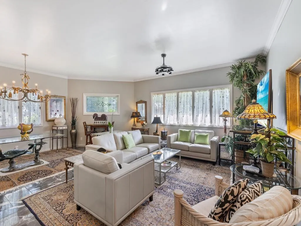 480 38th Court