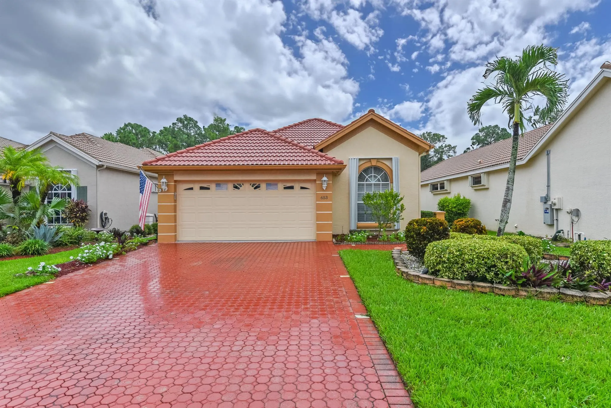 653 SW Munjack Cove