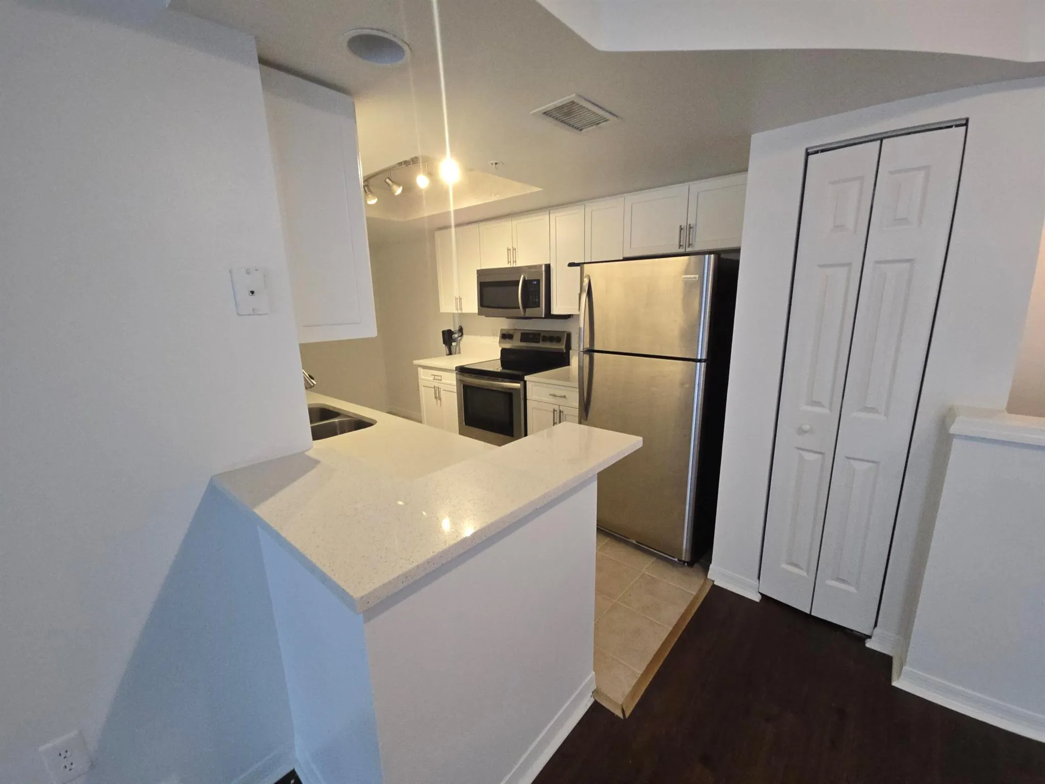 4179 N Haverhill Road, #606