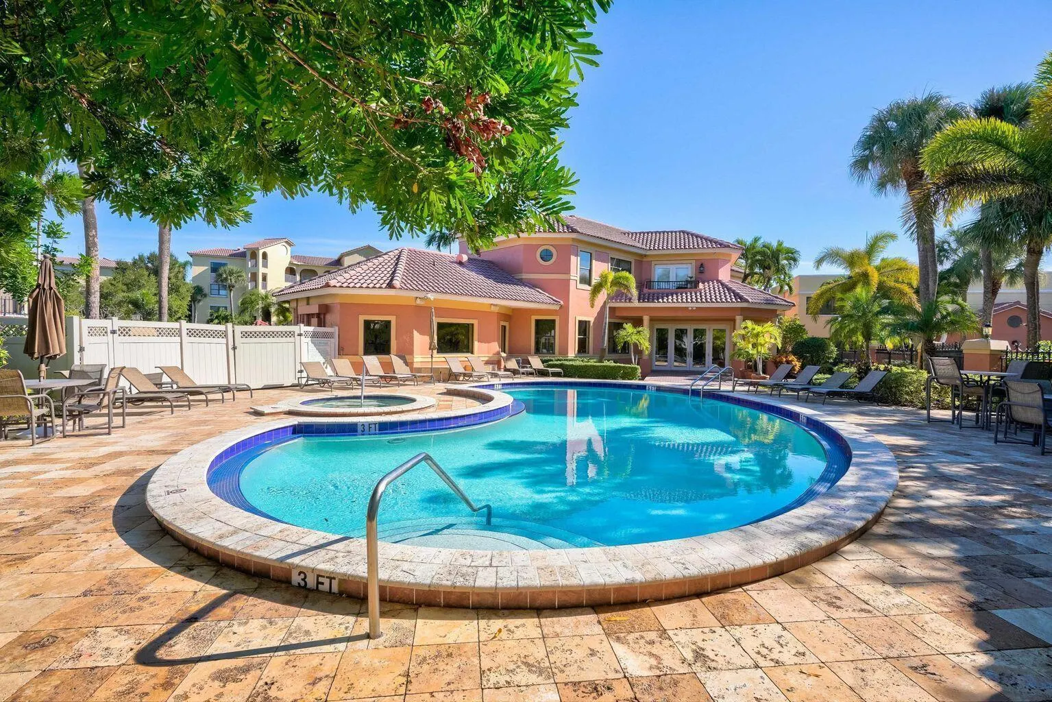 400 Uno Lago Drive, #403
