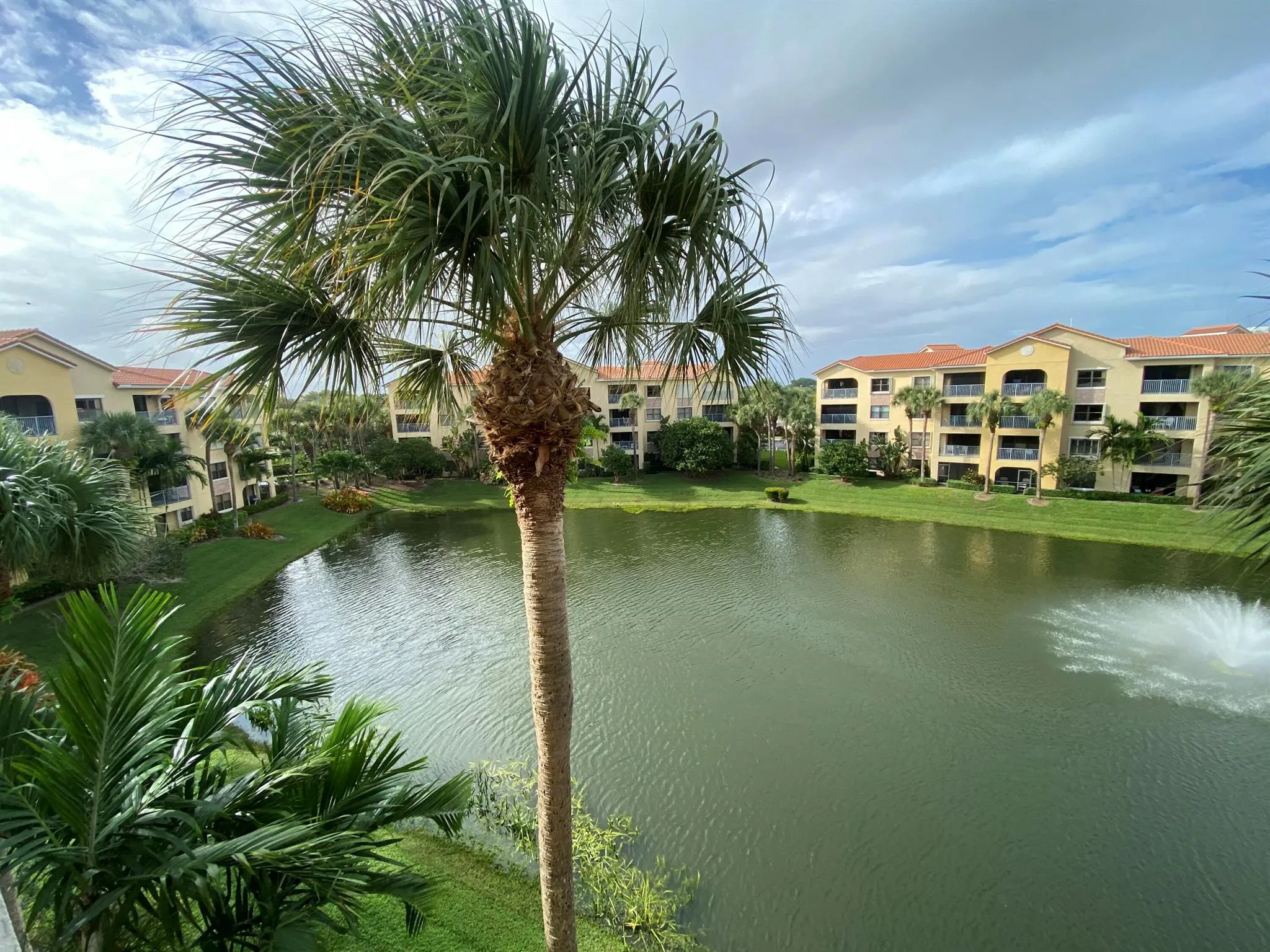 400 Uno Lago Drive, #403
