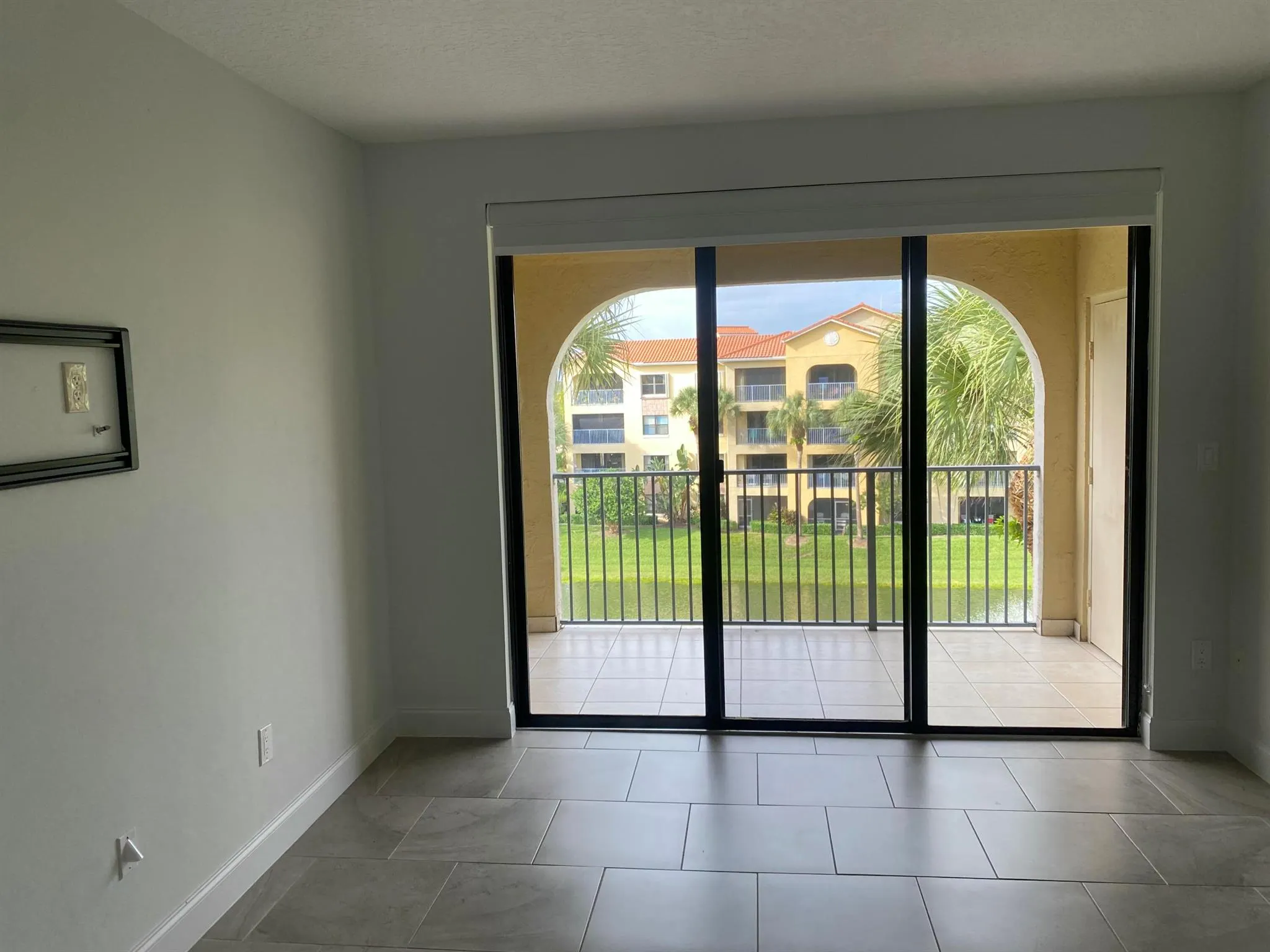 400 Uno Lago Drive, #403