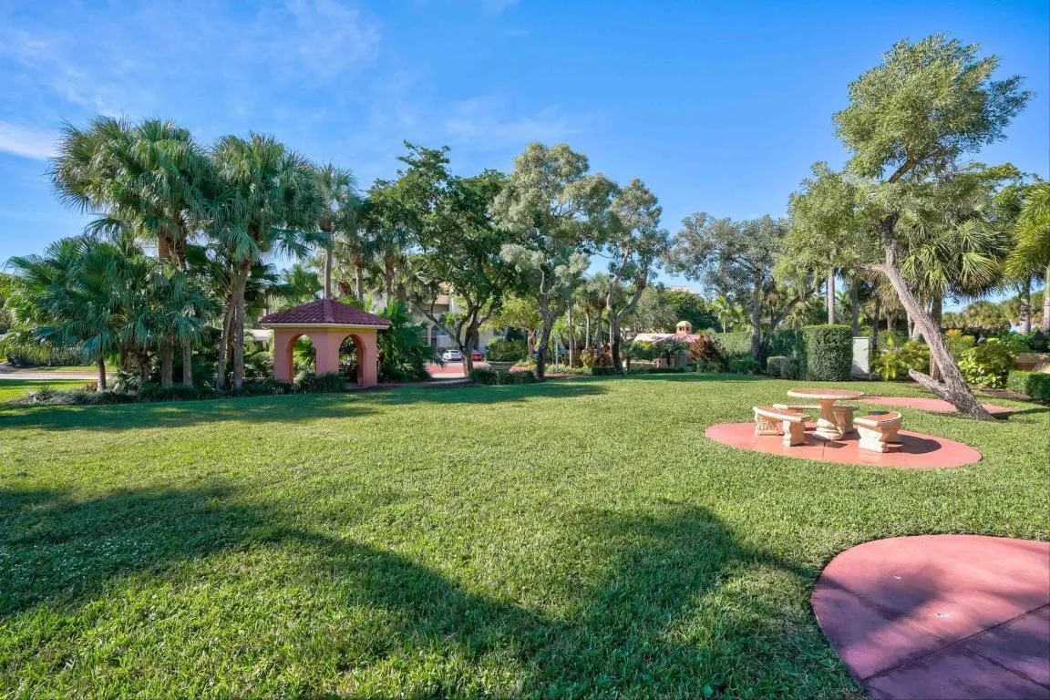 400 Uno Lago Drive, #403