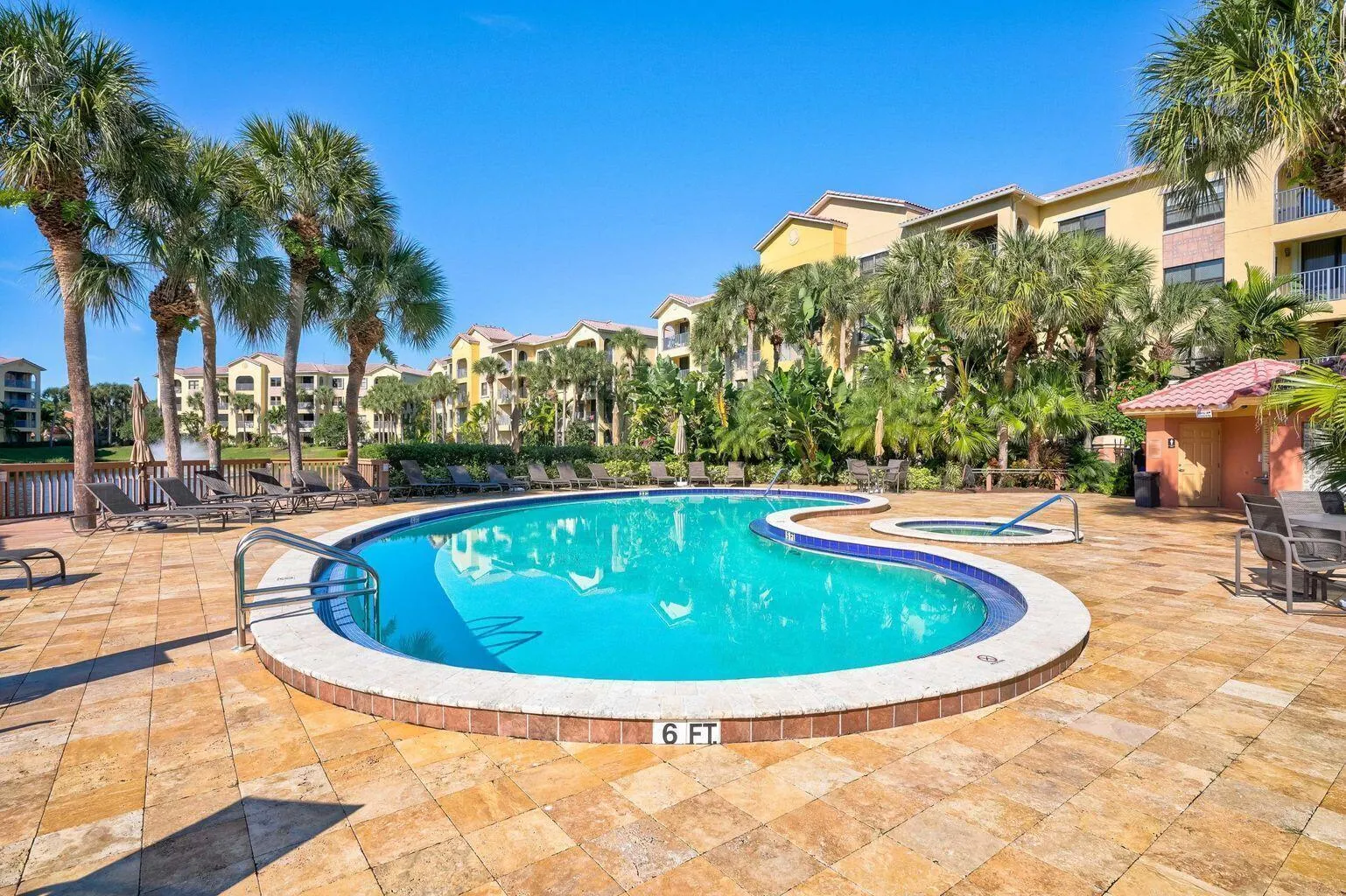 400 Uno Lago Drive, #403