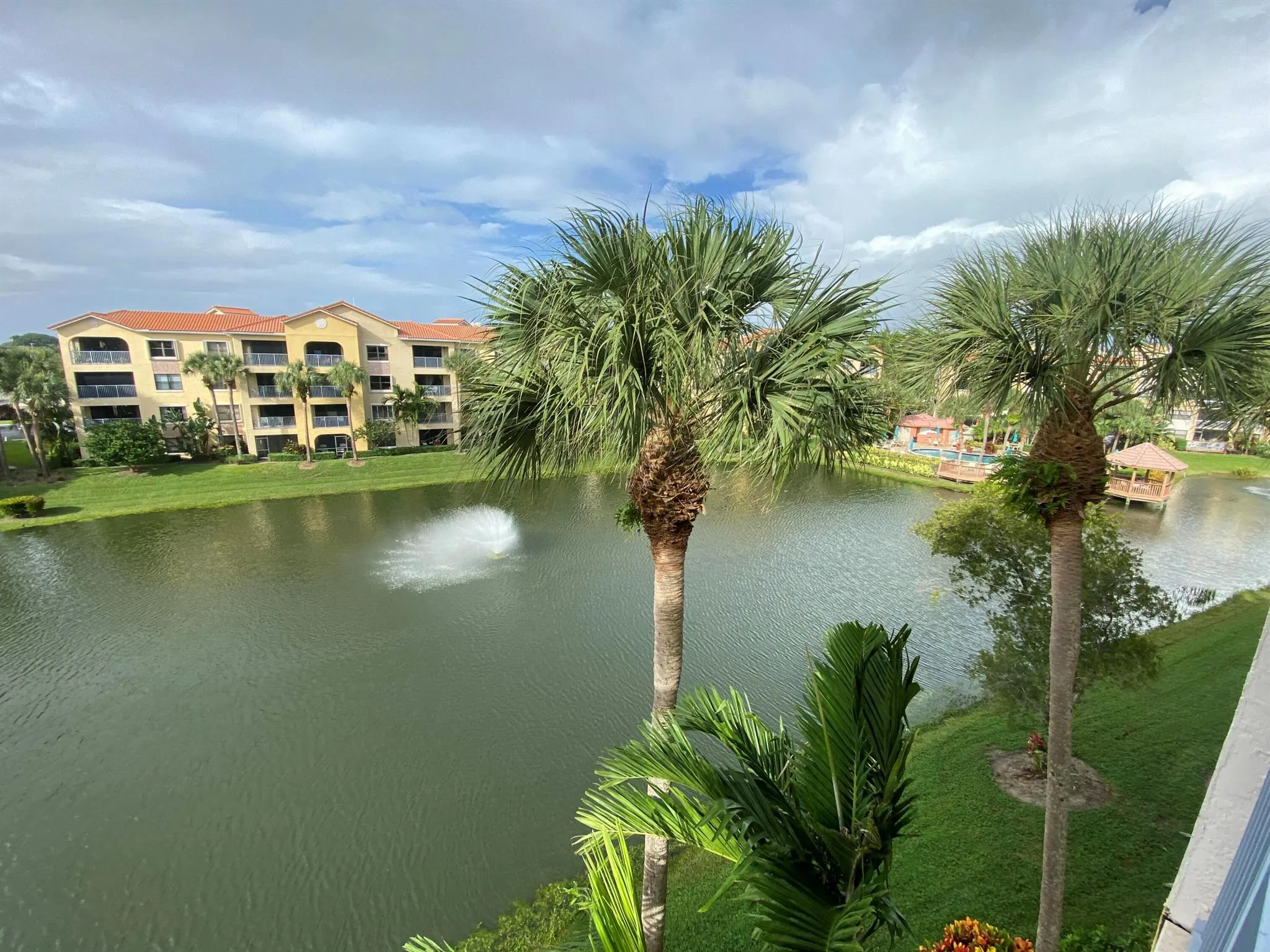 400 Uno Lago Drive, #403