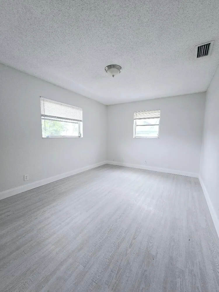 416 SW 7th Court